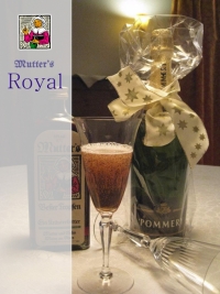 Cocktail "Royal" / "Mutters Bester Tropfen" Kräuterlikör, Kräuterbitter